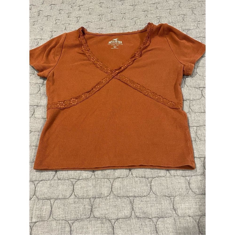 Juniors Baby Tee shirt by Hollister size small
